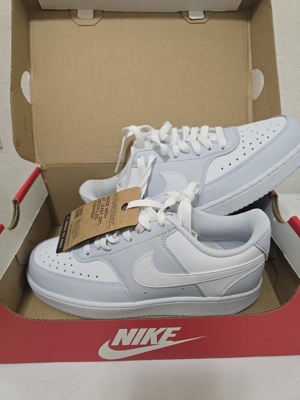 Nike Womens Low-Top Sneakers in White/Light Grey